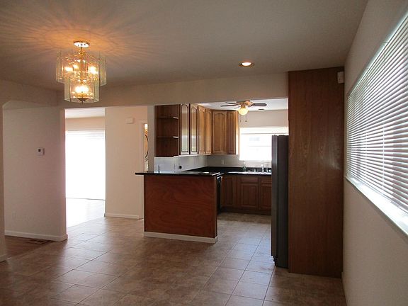 4th image of 2570 Donegal Ave