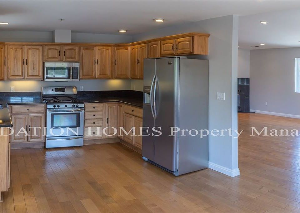 1st image of 152 Oak Knoll Ave
