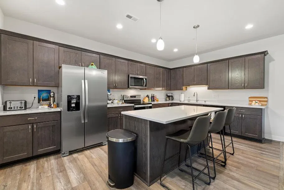 2 bed, 1300 sqft, $1,995 — Photo 1