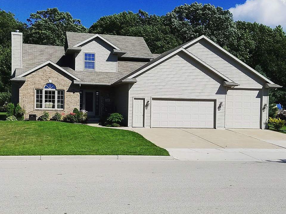 Large 3 car garage 