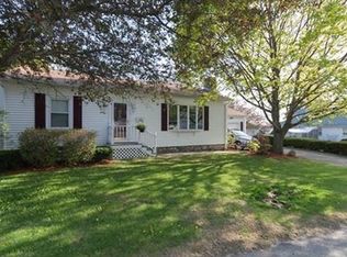 884 Riverside Dr, Methuen, MA 01844