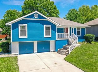 1125 SW Brook Ct, Blue Springs, MO 64015