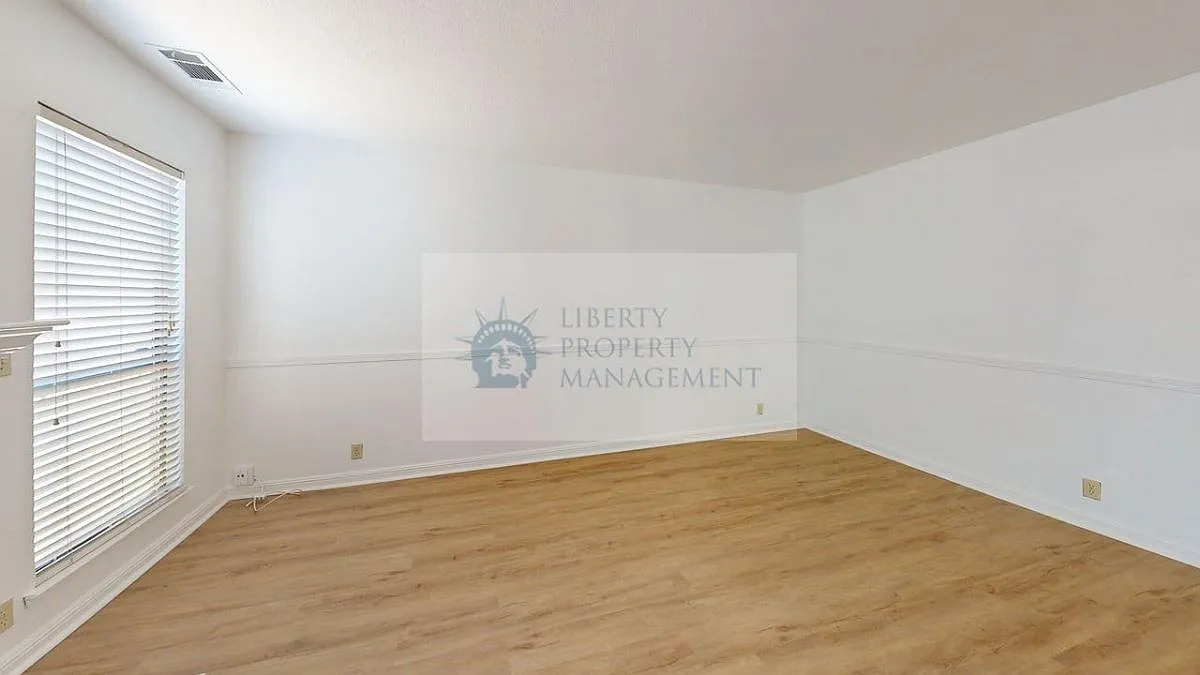 3 bed, 2.5 bath, 1779 sqft, $2,395 — Photo 3