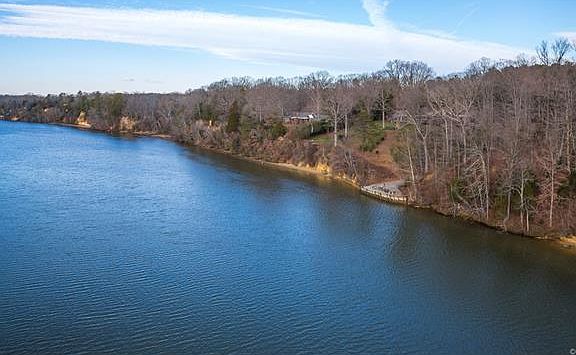 3rd image of 1448 Battery Hill Dr