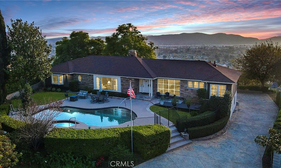1st image of 1050 Hillcrest Dr