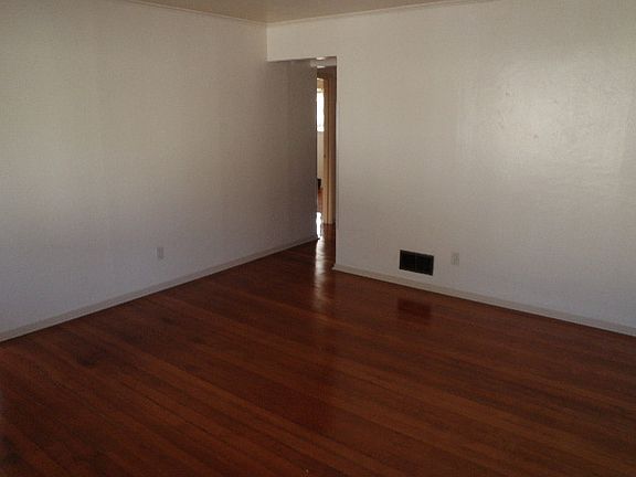 3rd image of 2915 SE 18th Ave #2915