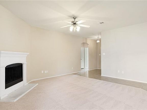 3rd image of 2224 Jocelyn Way