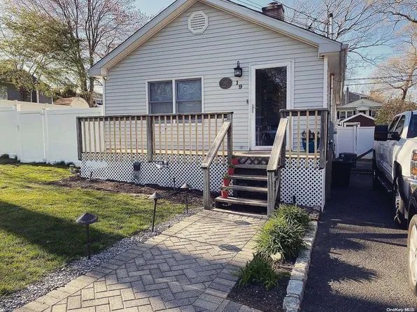 19 Main Street, Lake Grove, NY 11755