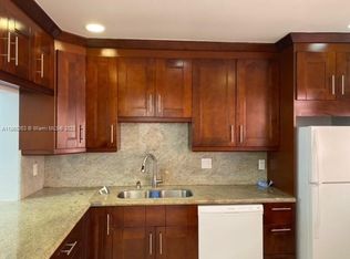 215 SE 3rd Ave APT 305A, Hallandale, FL 33009