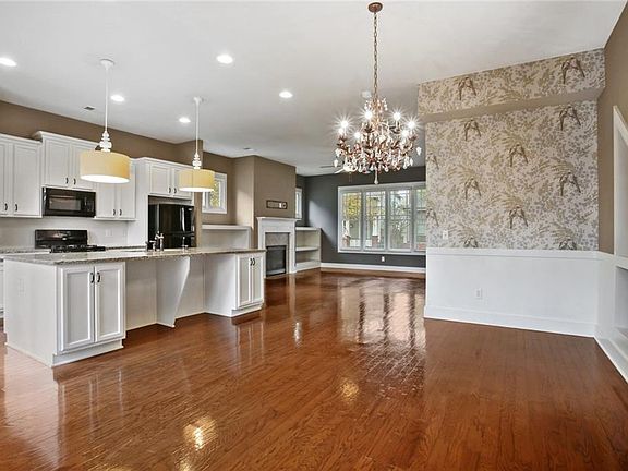 3rd image of 3104 Cunningham Ln