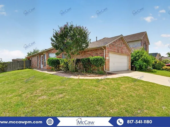2152 Ingrid Ln, Fort Worth, TX 76131