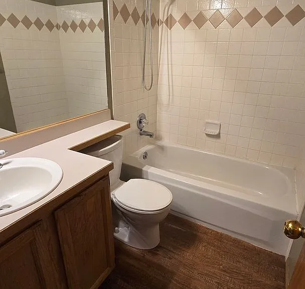 305 Holbrook St — Photo 22