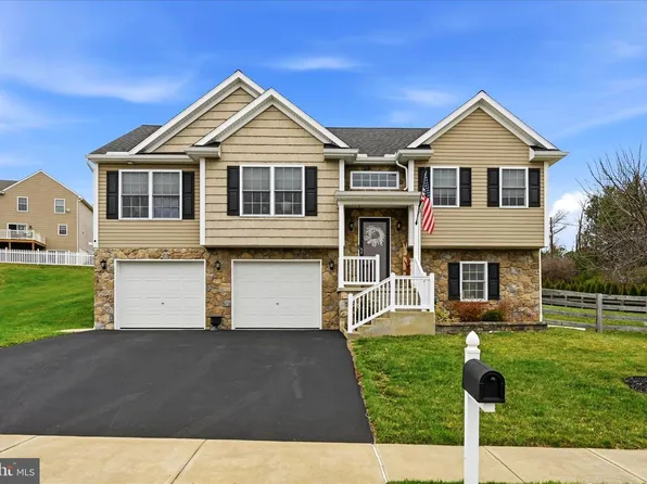 1363 Perry Dr, Denver, PA 17517