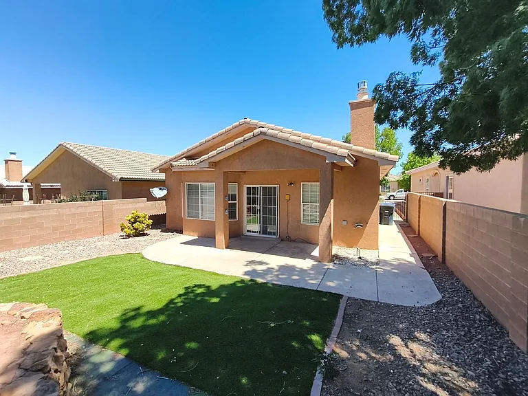 7240 Boxwood Ave NE — Photo 18