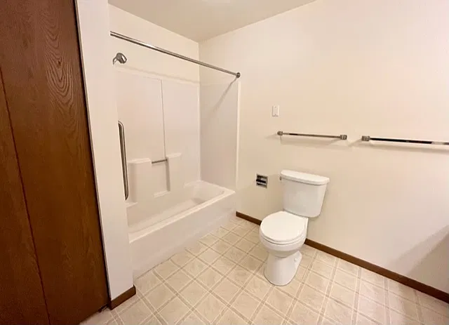 913 Acewood Blvd — Photo 4