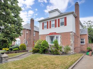 5743 80th St, Middle Village, NY 11379