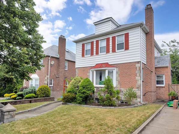 5743 80th St, Middle Village, NY 11379