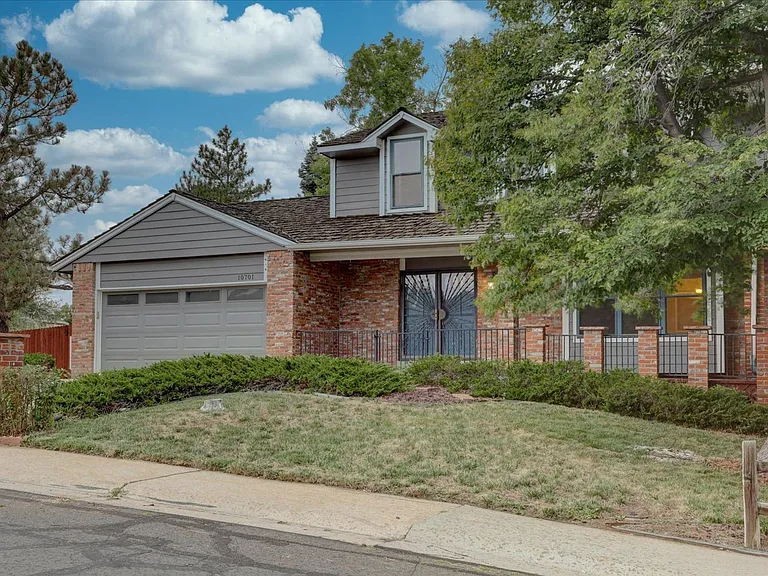 10701 Hobbit Ln — Photo 3