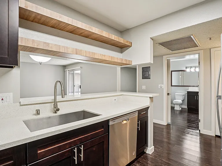 Windfaire Apartments — Photo 25