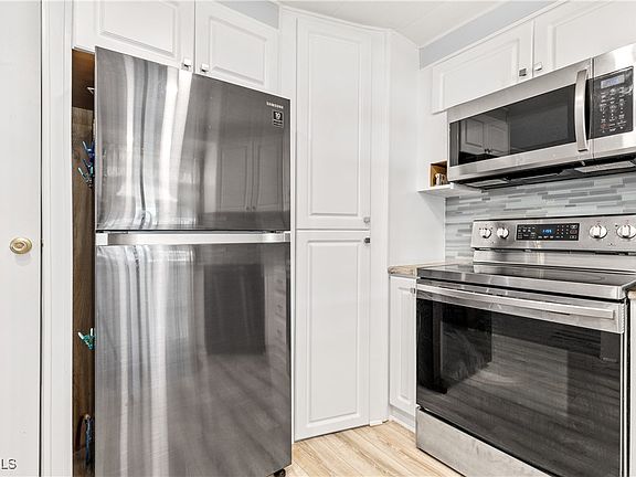 4th image of 16042 Citron Way