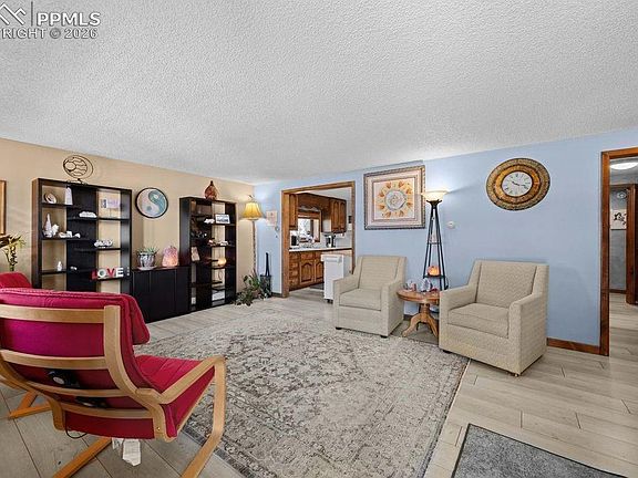 4th image of 216 Crossman Ave