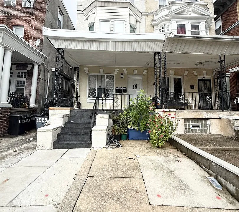 Walnut St 4935