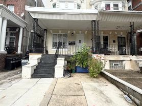 Walnut St 4935, 3