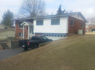 1214 N Hanser Ln, Godfrey, IL 62035