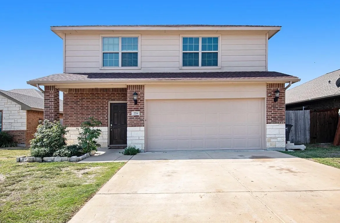 4 bed, 2.5 bath, 2053 sqft, $2,200 — Photo 1