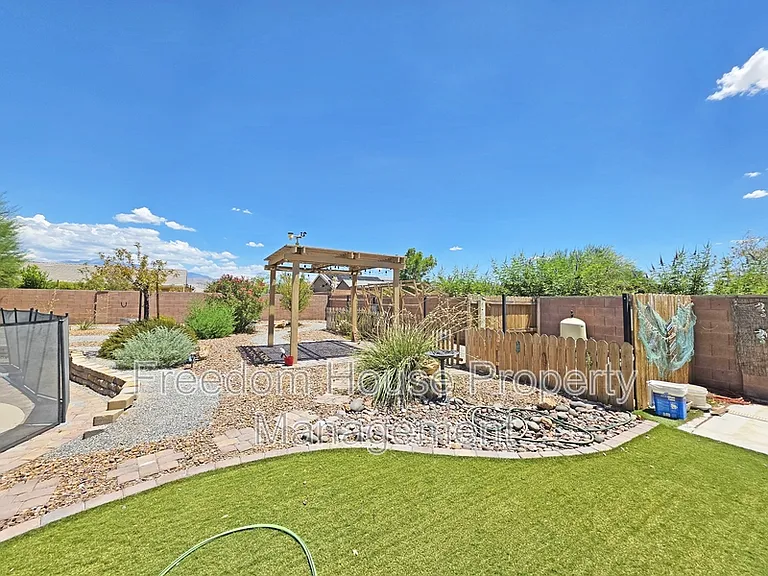 111 Mondale Ct — Photo 63