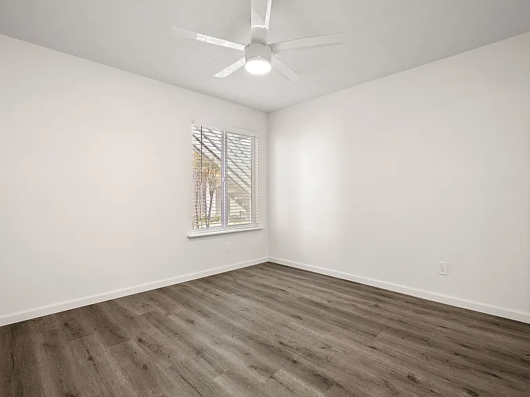 1100 Leff Street — Photo 25