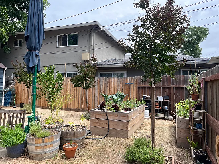 2321 32nd St — Photo 35