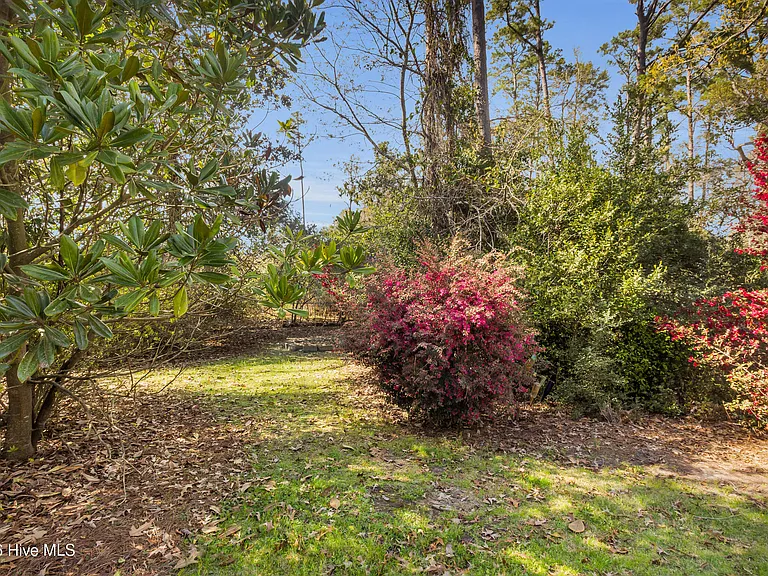 609 Edgehill Rd — Photo 39