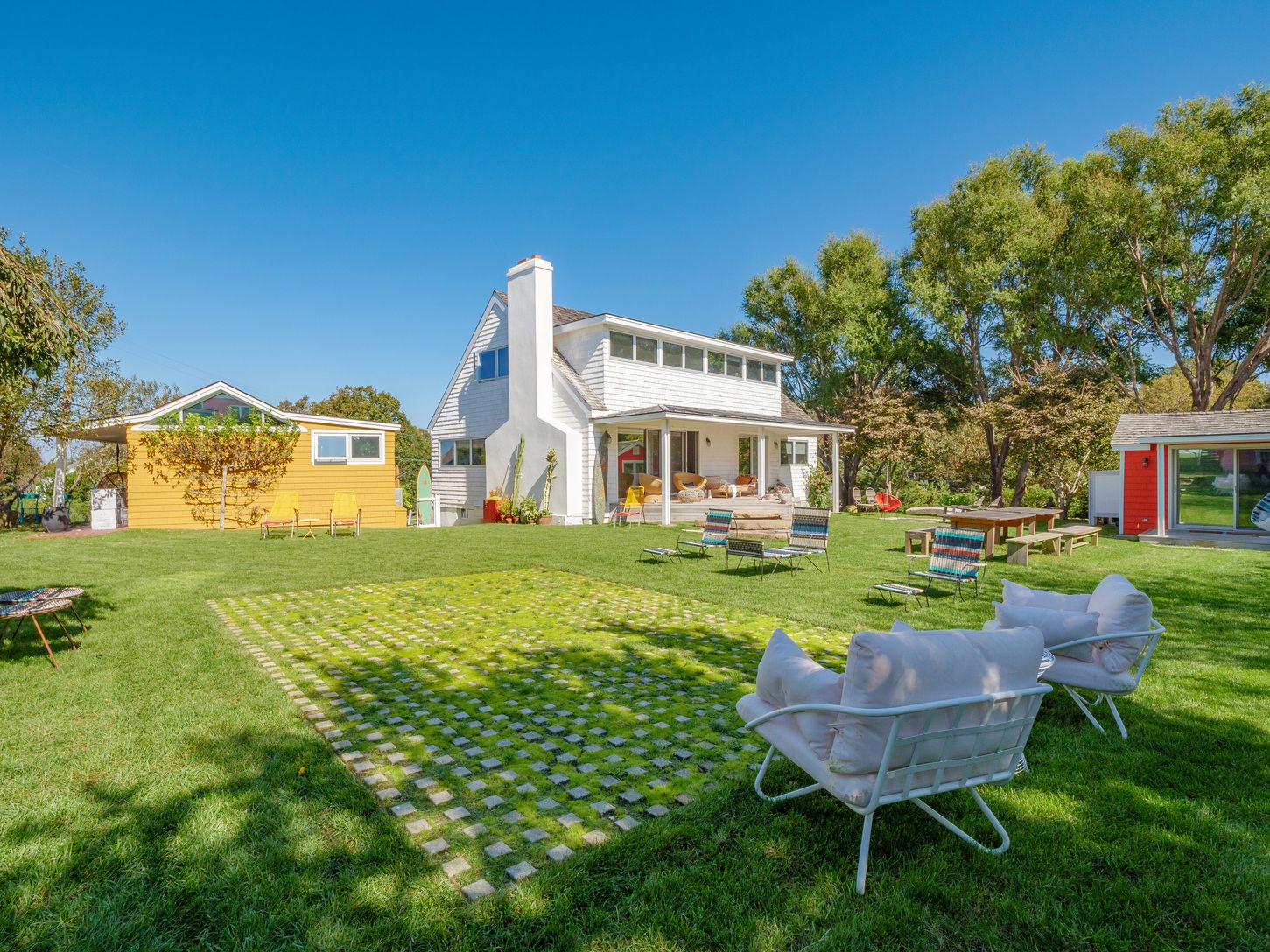  Outdoor communal space