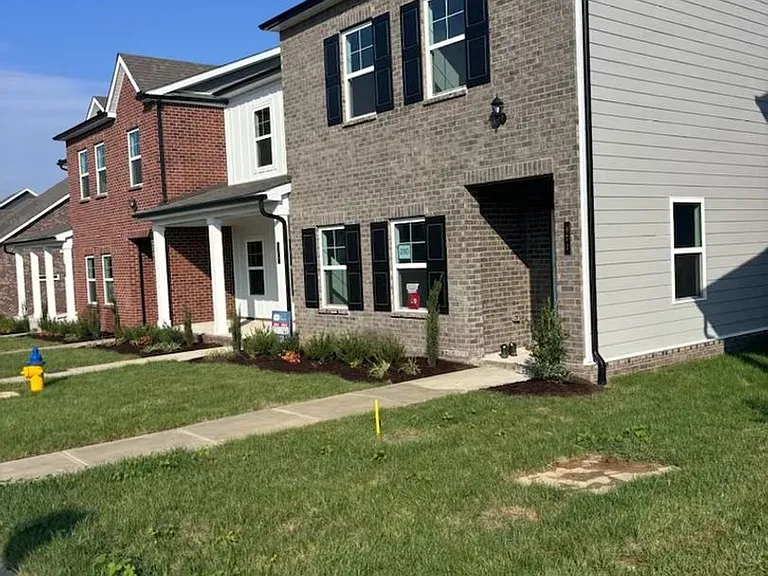 977 Nance Ln — Photo 2