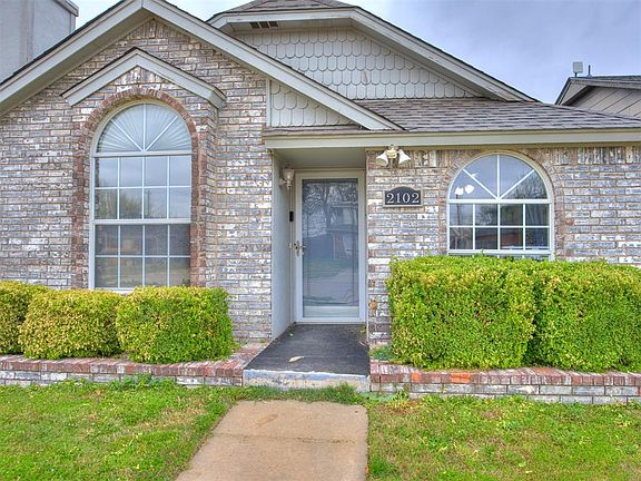 2nd image of 2102 Lakecrest Dr