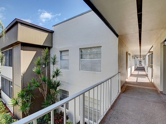 3rd image of 180 Burgundy Dr #D