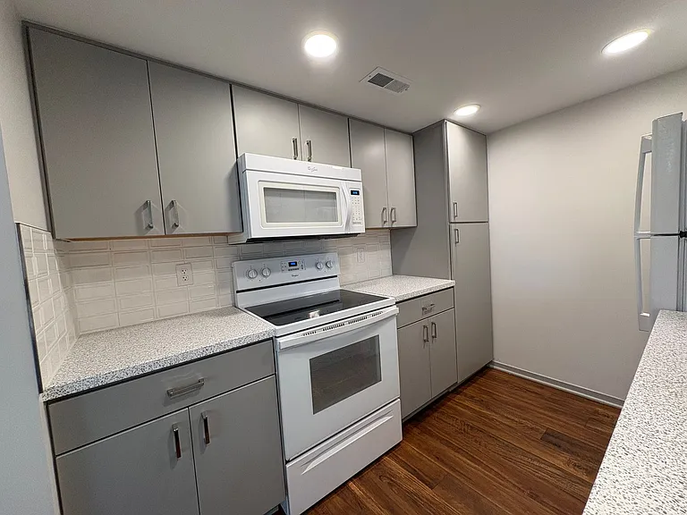 Sky Park Apartments — Photo 61