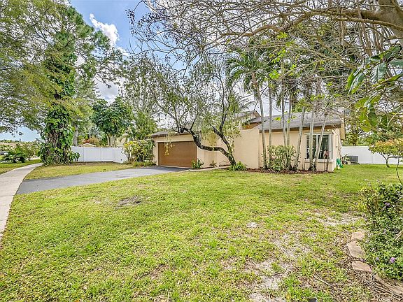 4th image of 379 NW 38th Way