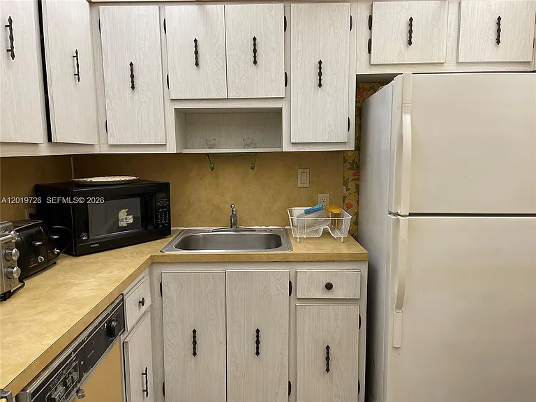 100 Bayview Dr #1012 — Photo 7