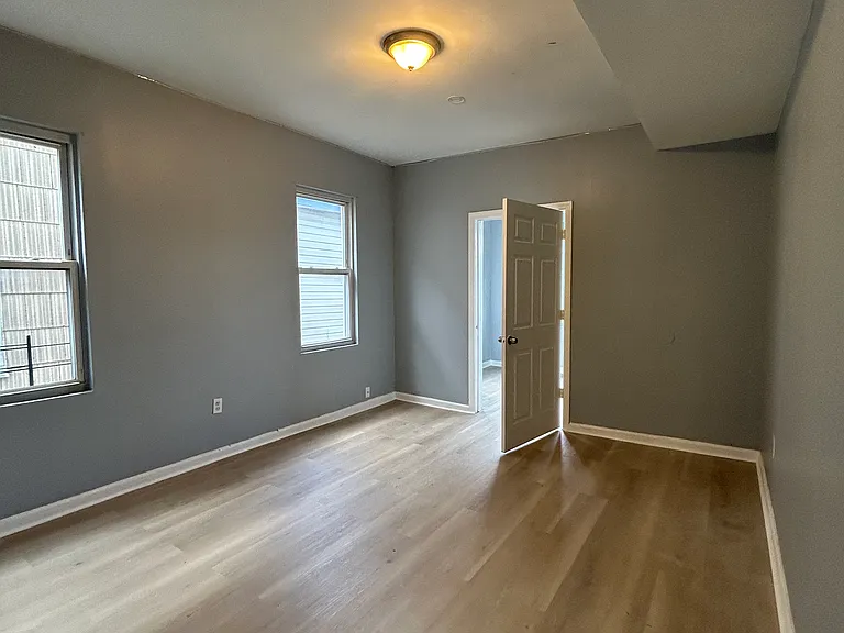 354 11th Ave #5 — Photo 7