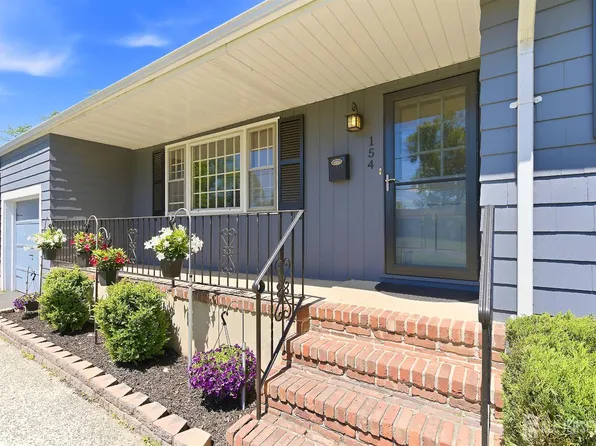 154 Mulberry Ln, Middlesex, NJ 08846