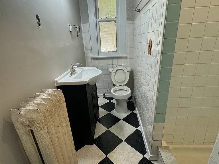 82 Oakdale Ave — Photo 7