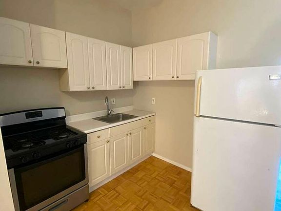 4th image of 249 Columbia St #3