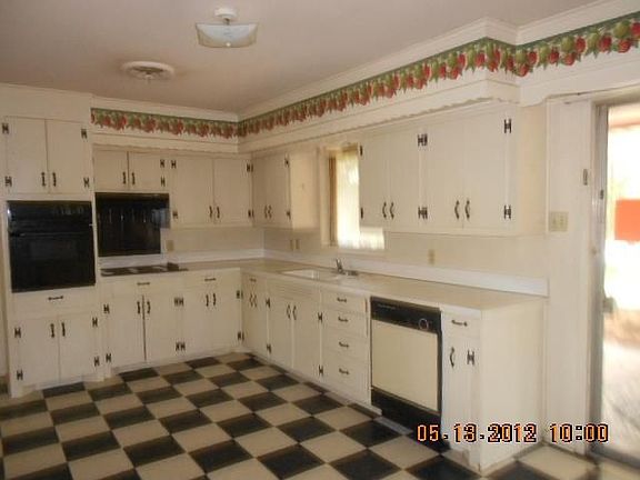3rd image of 2605 Highland St