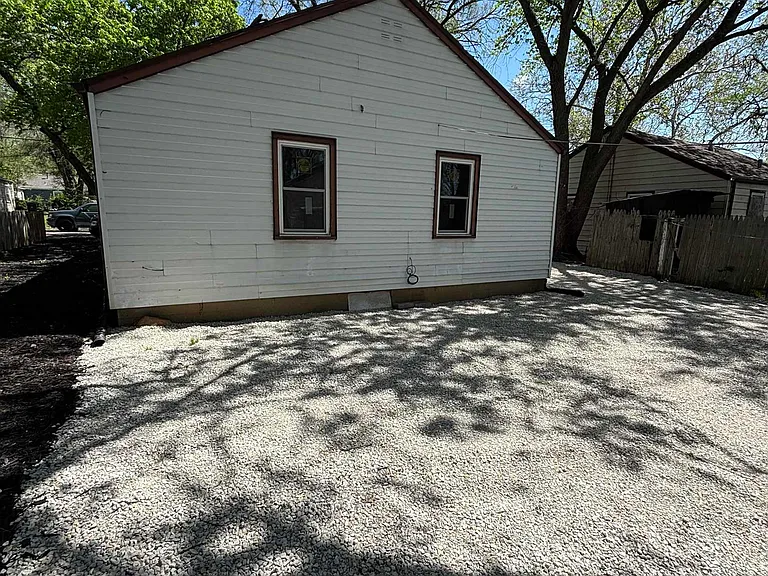 1703 N Valley Ave — Photo 27