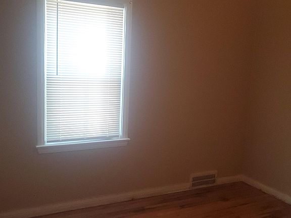 4th image of 12311 Laing St