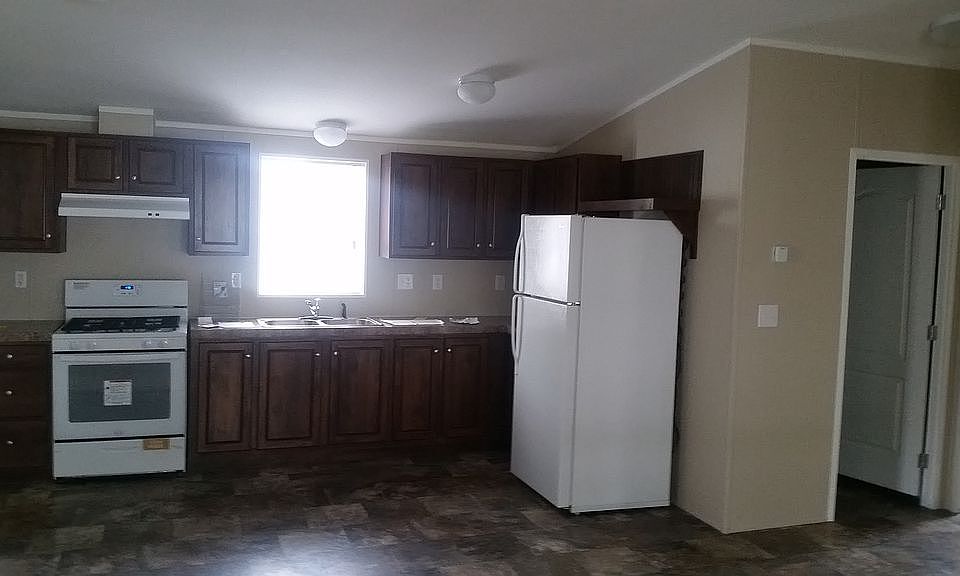 2nd image of 213 E Trailorama Ave