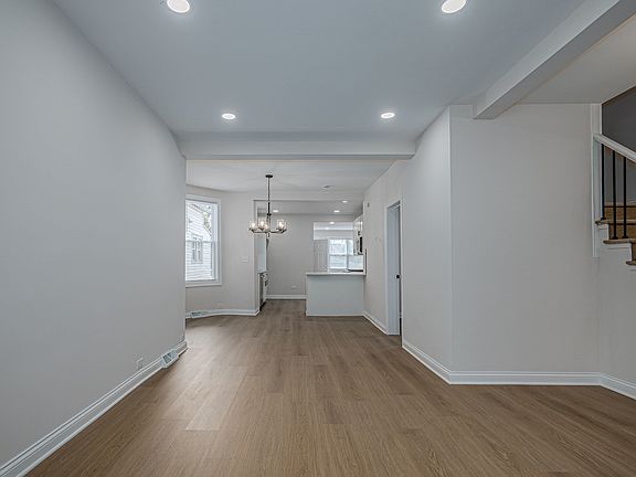 4th image of 25 E 117th Pl