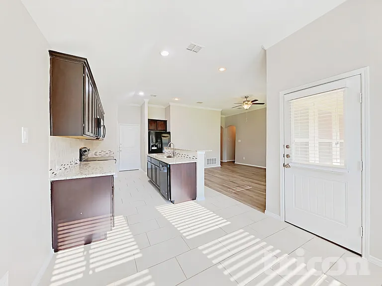 529 Cheyenne Dr — Photo 4